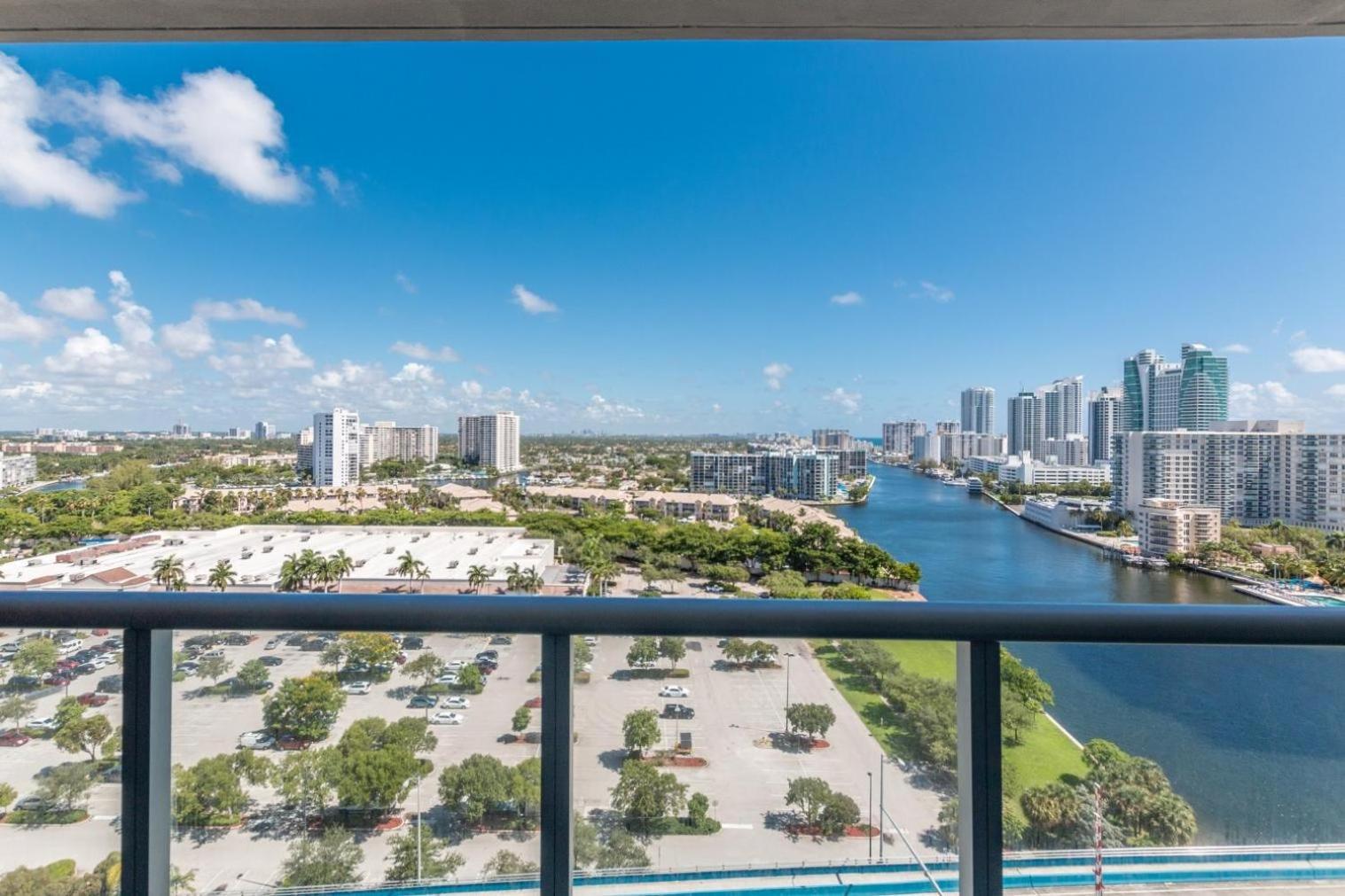 הלנדל ביץ' Modern One Bedroom Rental At Beach Walk Resort Miami 18Th Floor מראה חיצוני תמונה