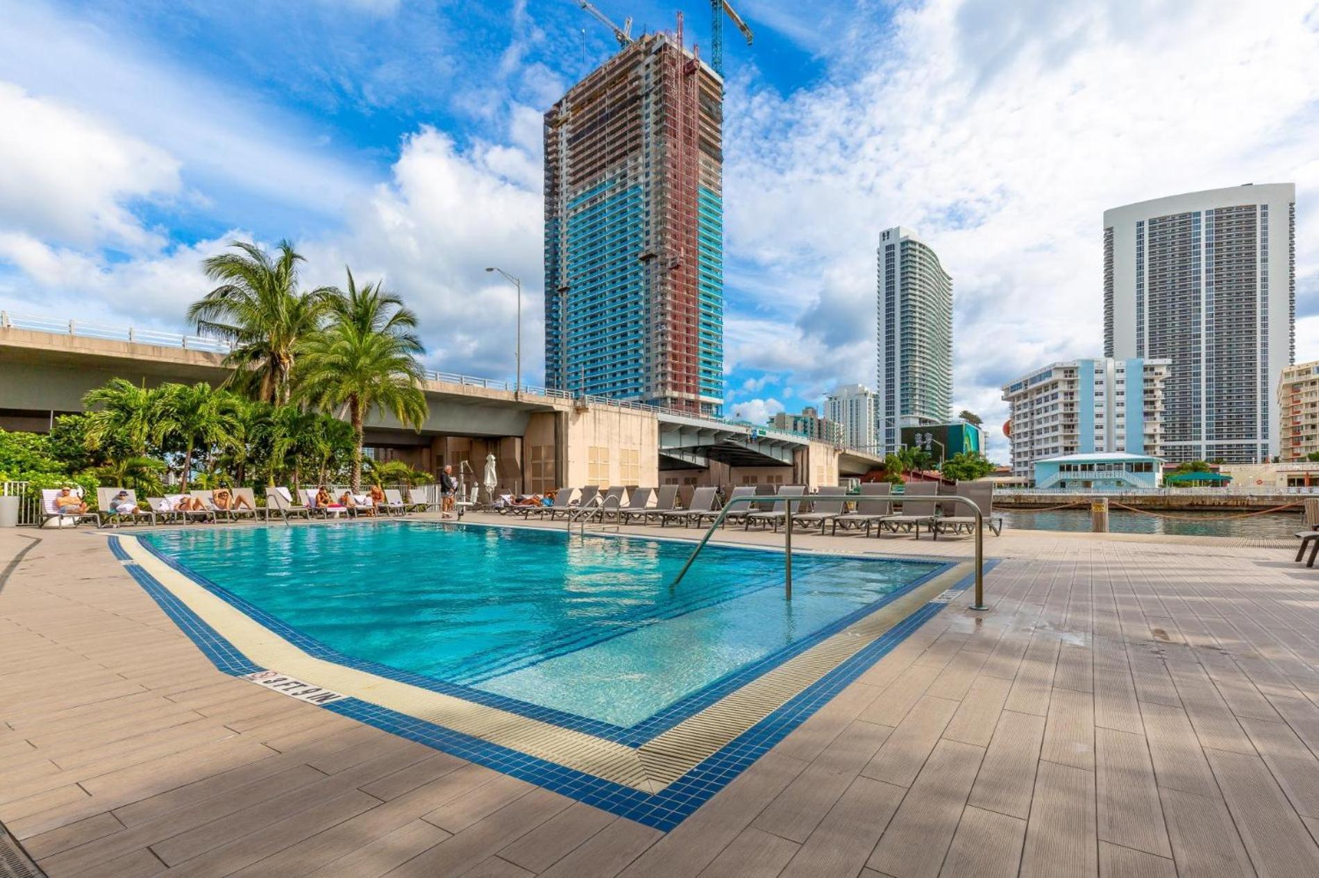 הלנדל ביץ' Modern One Bedroom Rental At Beach Walk Resort Miami 18Th Floor מראה חיצוני תמונה