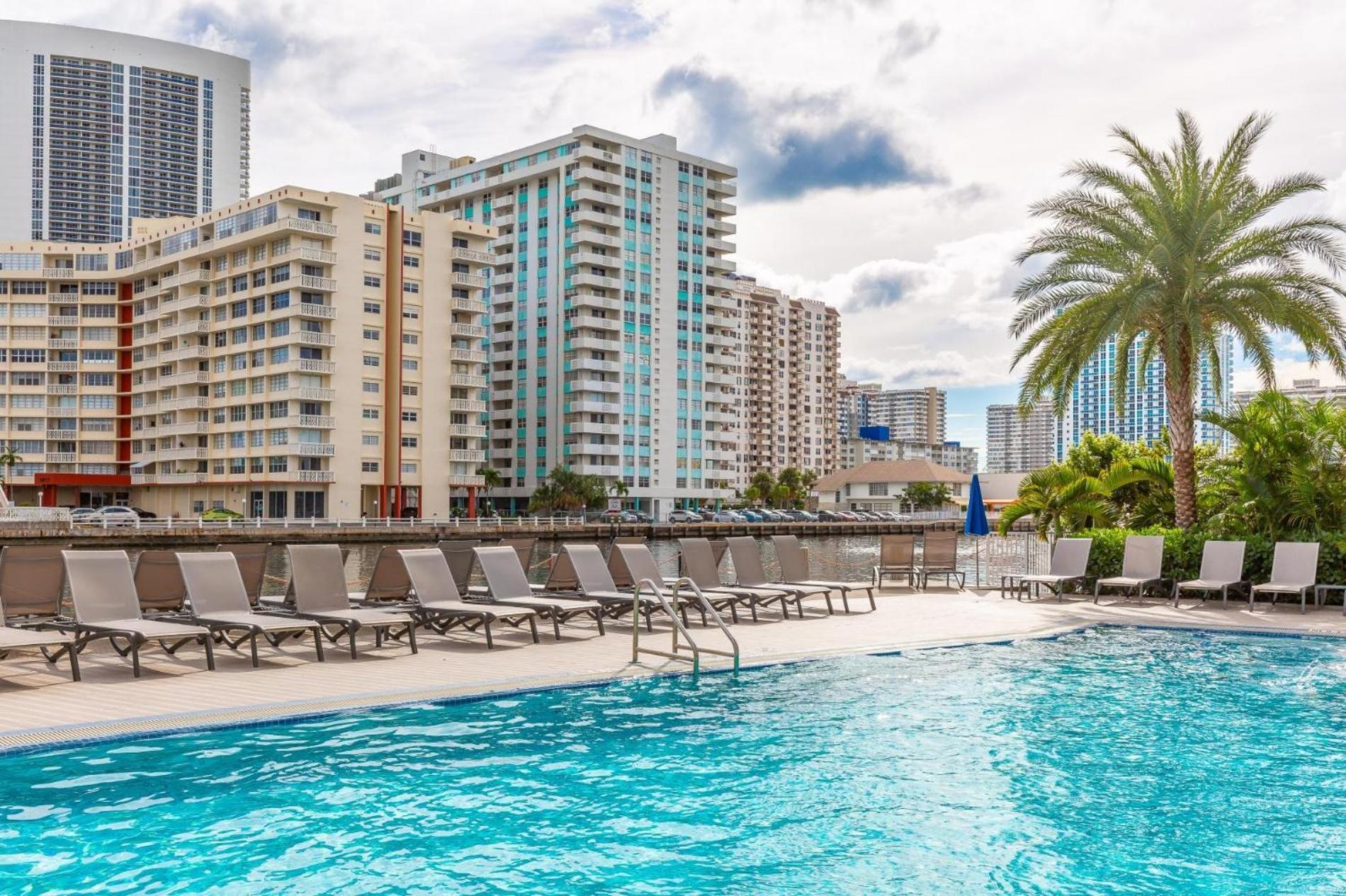 הלנדל ביץ' Modern One Bedroom Rental At Beach Walk Resort Miami 18Th Floor מראה חיצוני תמונה